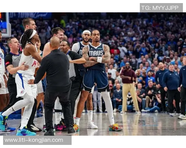 14场出勤+体重超标!独行侠浓眉实验失败,无人愿为他掏空家底 14场出勤+体重超标!独行侠浓眉实验失败,无人愿为他掏空家底