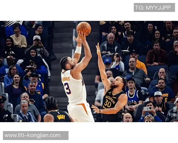 半场战报-勇士落后太阳3分 追梦遭逐 库里14+4 布克20+5 狄龙14分