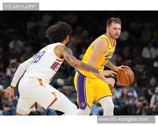 逆转，湖人10胜联盟唯一！东契奇45+5乔治34+8，老詹28+7末节立功