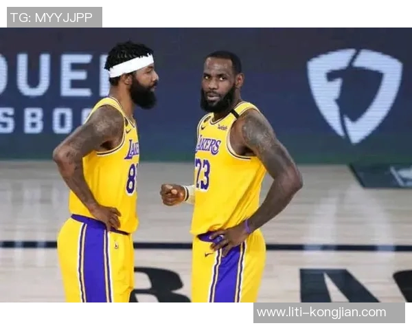 莫里斯辟谣格威称詹姆斯在泡泡园区有个人住宅:他一样被关着